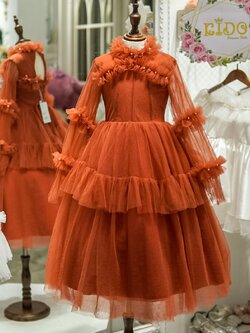 ชุดเจ้าหญิง(หน้าร้านอยู่รัชดา ลองได้ถ่ายรูปจากชุดจริง)W18383 สีส้ม ตกแต่งด้วยกระโปรงยาวเป็นชั้นๆ แนววินเทจคะ