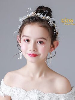 คาดผมเด็ก(หน้าร้านอยู่รัชดา)KF521เส้นคาดผมดอกไม้สีขาว ประดับด้วยมุก น่ารักมาก มงกุฎเจ้าหญิง **ไม่มีริบบิ้น**