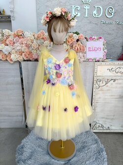 ชุดราตรีเด็ก(หน้าร้านอยู่รัชดา ลองได้ถ่ายรูปจากชุดจริง)W18839 สีเหลือง แขนสั้นมีสไบคู่ กระโปรงสั้น ประดับดอกไม้ชมพูน่ารักๆ