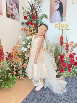 ssชุดออกงานเด็ก(หน้าร้านอยู่รัชดา ลองได้ถ่ายรูปจากชุดจริง)H1792T สีขาว สีชมพู สีครีม สีฟ้า สีชมพู เข้มกระโปรงหนา 2 ชั้น แต่ชั้นล่างทำหน้าสั้นหลังยาว ชุดเด็กไปงาน