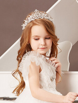 มงกุฎเด็ก(มีหน้าร้าน)KF558 สีเงิน มงกุฎเจ้าหญิงประดับเพรชเงาๆ สวยงาม