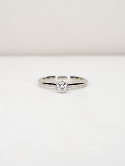 แหวน Tiffany & Co. The Tiffany Setting Platinum 950 with 0.18carat Diamond ไซส์48# +กล่อง (Used)