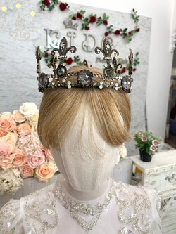 มงกุฎเด็ก(หน้าร้านอยู่รัชดา)M044 มงกุฎเจ้าหญิง ครอบหัวสีครีมเทา ประดับด้วยเพชร น่ารักมาก