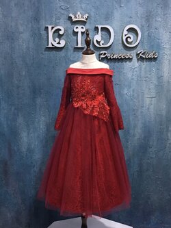 ชุดราตรีเด็ก(หน้าร้านอยู่รัชดา ลองได้ถ่ายรูปจากชุดจริง)W18081 ชุดเจ้าหญิงเปิดไหล่มีแขนยาวลูกไม้ กระโปรงยาวผ้าชีฟรอง เรียบหรู สีแดง