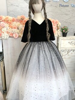 ชุดราตรีเด็ก(หน้าร้านอยู่รัชดา ลองได้ถ่ายรูปจากชุดจริง)W18560 สีดำ คอวีแขนสามส่วนกระโปรงยาวไล่สี