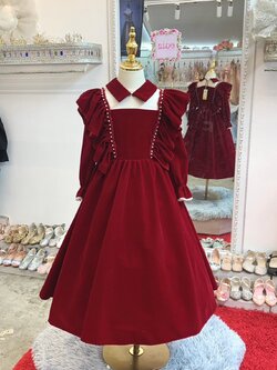 ชุดราตรีเด็ก(หน้าร้านอยู่รัชดา ลองได้ถ่ายรูปจากชุดจริง)W18867 สีแดงคอติด กระโปรงยาว ประดับด้วยมุก แขนยาว สวยหรูค่ะ