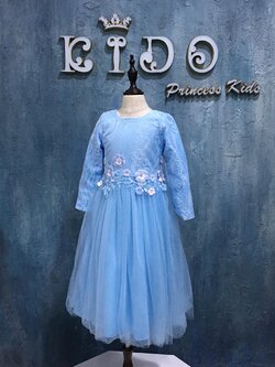 ชุดราตรีเด็ก(หน้าร้านอยู่รัชดา ลองได้ถ่ายรูปจากของจริง)9712 สีฟ้า แขนยาวปักดอกไม้สีชมพู กระโปรงยาว