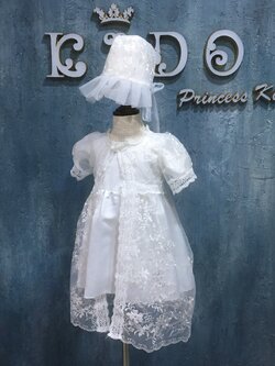 ชุดออกงานเด็กเล็ก(หน้าร้านอยู่รัชดา ลองได้ถ่ายรูปเองจากชุดจริง)1785สีขาว มีเสื้อคลุมลูกไม้ยาวพร้อมหมวก กระโปรงยาว เดรสเด็กเล็ก