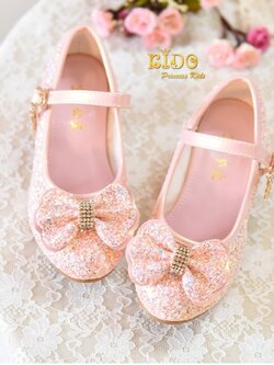 รองเท้าเด็ก(หน้าร้านอยู่รัชดา ลองได้)H094สีชมพู ด้านหน้าติดโบว์เพชรระยิบระยับ ห้อยดาวตรงสายรัดรองเท้า เก๋ๆ