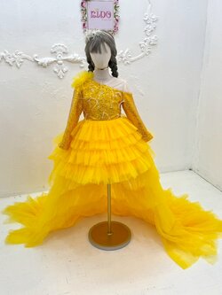 ชุดราตรีเด็ก(หน้าร้านอยู่รัชดา ลองได้ถ่ายรูปเองจากชุดจริง)W19169 สีเหลือง กระโปรงหน้าสั้นหลังยาว แขนยาว ฟูฟ่องเป็นชั้น สวยเด่นมากค่ะ