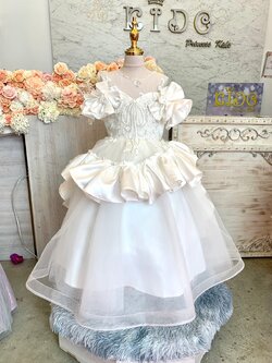 ชุดราตรีเด็ก(หน้าร้านอยู่รัชดา ลองได้ถ่ายรูปจากชุดจริง)W18723สีขาว ประดับด้วยกลิตเตอร์ติดระบายด้านหน้า ติดโบว์ด้านหลัง สวยหรูสุดๆ