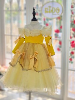ชุดเจ้าหญิง(หน้าร้านอยู่รัชดา ลองได้ถ่ายรูปจากชุดจริง)W18263 ชุดเจ้าหญิงตัวน้อย สีเหลืองทองกำมะหยี่ กระโปรงยาวฟูพร้อมถุงมือ สวยหรูมากค่ะ