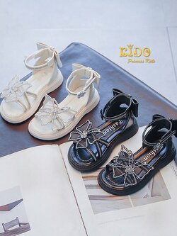 ssรองเท้าเด็ก*มีหน้าร้านอยู่รัชดา ลองได้ เปลี่ยนได้ *H077 สีออฟไวท์ สีดำ สานหน้าติดผีเสื้อเพชรวิ้ง รัดข้อเท้าแต่งเพชรติดดอไม้ หวานๆน่ารัก ใส่สบาย