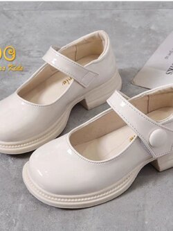 รองเท้าเด็ก(หน้าร้านอยู่รัชดา ลองได้)H183 สีครีม คาดกระดุม สวยสุดเก๋