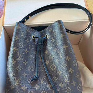 กระเป๋าสะพายทรงขนมจีบแบรนด์Lv neo noe dc 17