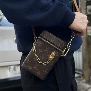 Louis vuitton phone box monogram legacy หายากมาก